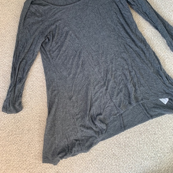 grey top - Picture 2 of 3